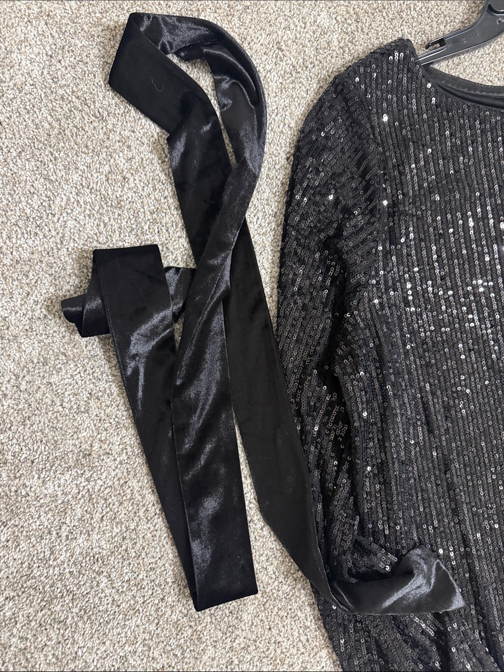 Crown and Ivy PM Black Sequin Long Sleeve Shift Dress optional belt - Picture 11 of 11